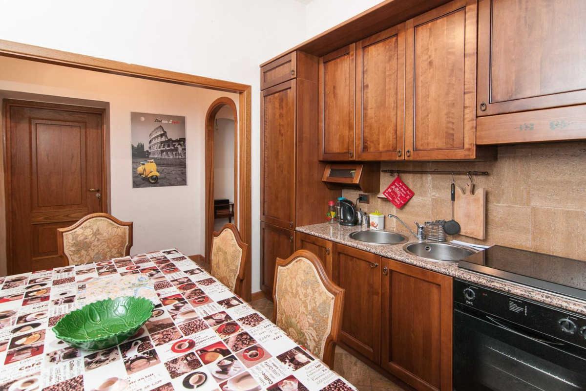 רומא Termini Colosseum Apartment מראה חיצוני תמונה